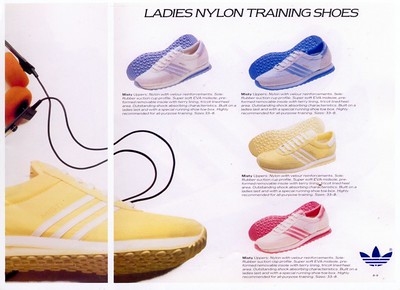Hoe onderzoek je wanneer "training shoes" veranderde in "trainers"?