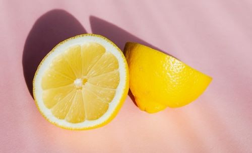 een doorgesneden citroen, want een plaatje van een citroenvloek is niet te vinden